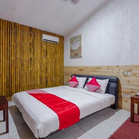 Oyo 2380 Alea Guesthouse Muntilan Ngoại thất bức ảnh
