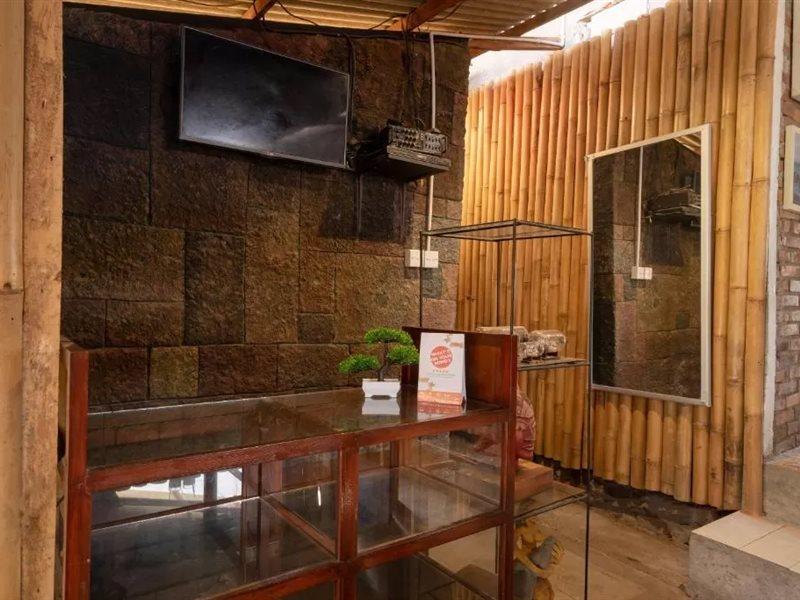 Oyo 2380 Alea Guesthouse Muntilan Ngoại thất bức ảnh