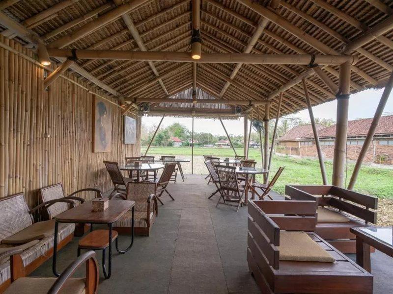 Oyo 2380 Alea Guesthouse Muntilan Ngoại thất bức ảnh