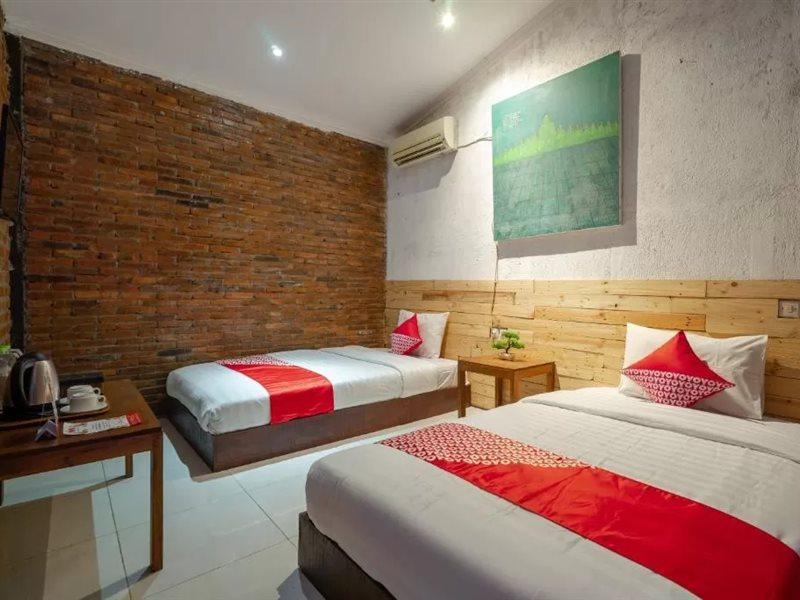 Oyo 2380 Alea Guesthouse Muntilan Ngoại thất bức ảnh