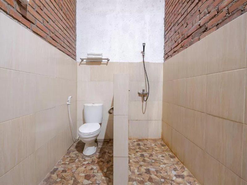 Oyo 2380 Alea Guesthouse Muntilan Ngoại thất bức ảnh