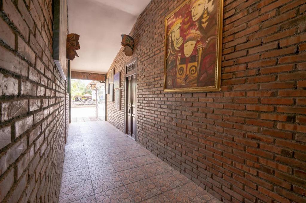 Oyo 2380 Alea Guesthouse Muntilan Ngoại thất bức ảnh