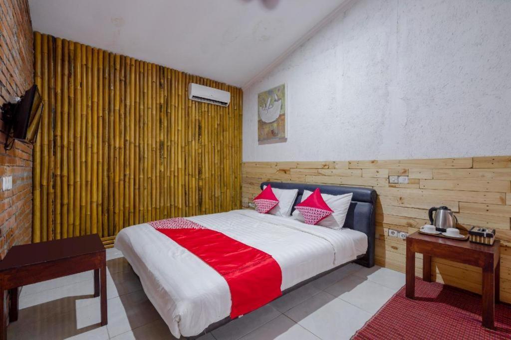 Oyo 2380 Alea Guesthouse Muntilan Ngoại thất bức ảnh