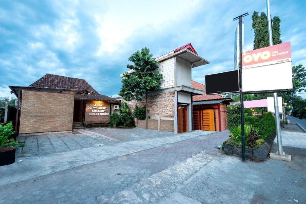 Oyo 2380 Alea Guesthouse Muntilan Ngoại thất bức ảnh