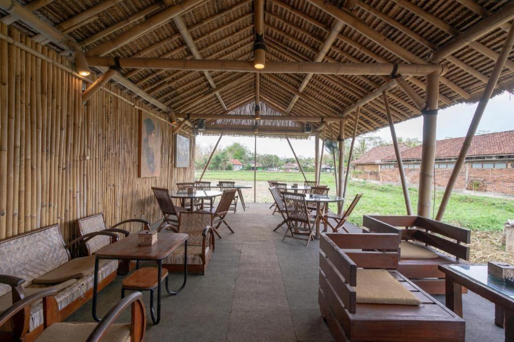 Oyo 2380 Alea Guesthouse Muntilan Ngoại thất bức ảnh