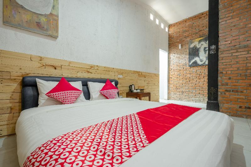 Oyo 2380 Alea Guesthouse Muntilan Ngoại thất bức ảnh