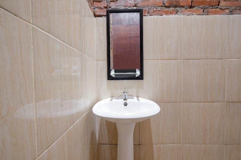 Oyo 2380 Alea Guesthouse Muntilan Ngoại thất bức ảnh