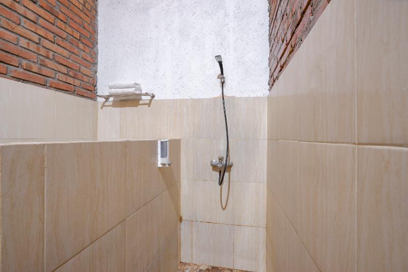 Oyo 2380 Alea Guesthouse Muntilan Ngoại thất bức ảnh