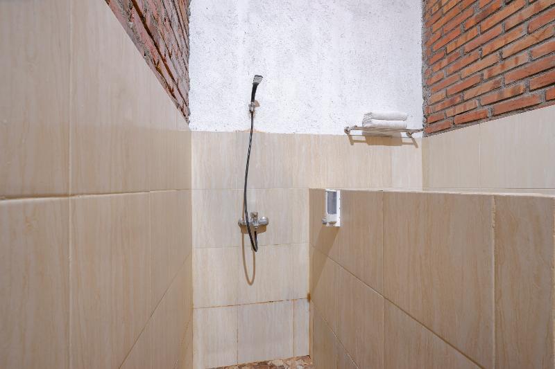 Oyo 2380 Alea Guesthouse Muntilan Ngoại thất bức ảnh