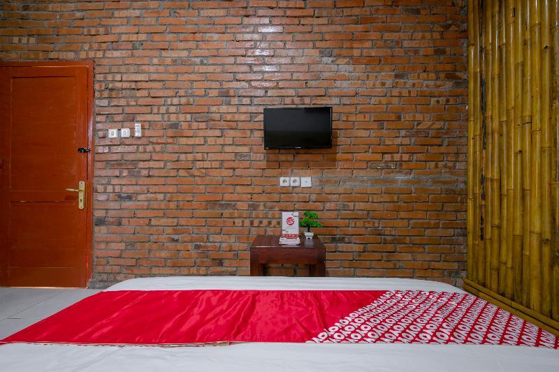 Oyo 2380 Alea Guesthouse Muntilan Ngoại thất bức ảnh