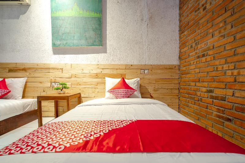 Oyo 2380 Alea Guesthouse Muntilan Ngoại thất bức ảnh
