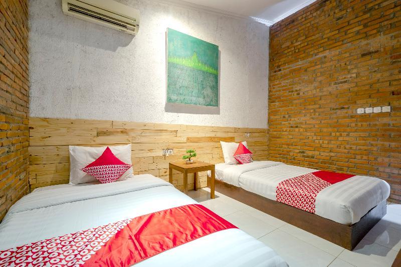 Oyo 2380 Alea Guesthouse Muntilan Ngoại thất bức ảnh